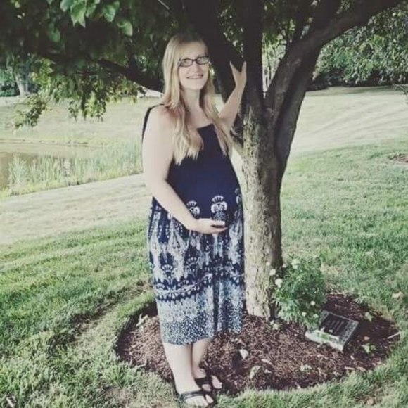 Meet your Posher, Alexis - Picture 3 of 5